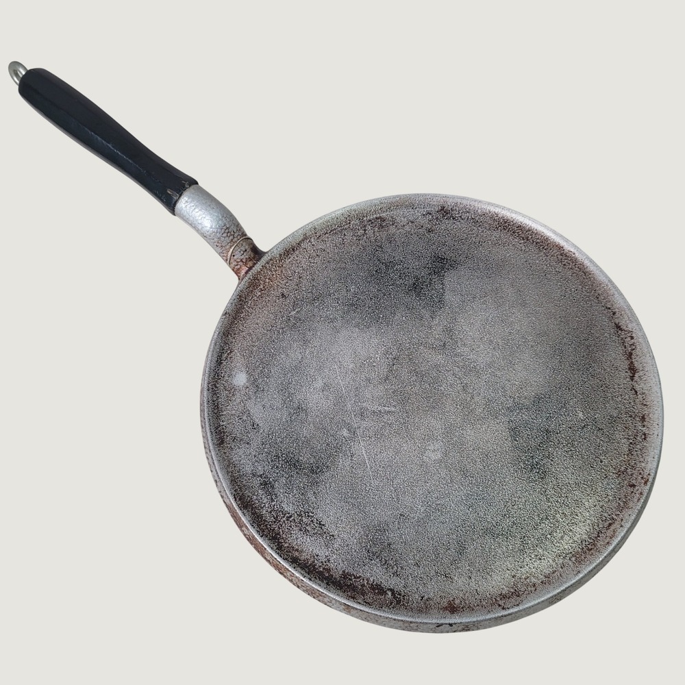 VTG Hammered Aluminum Round Griddle Pan Wood Handle Flat Crepe Pancake Skillet